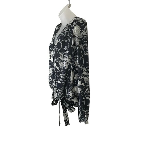 Lucky Brand  Beautiful Black And White Floral Wrap Style Blouse With Ties Size S - Picture 4 of 8